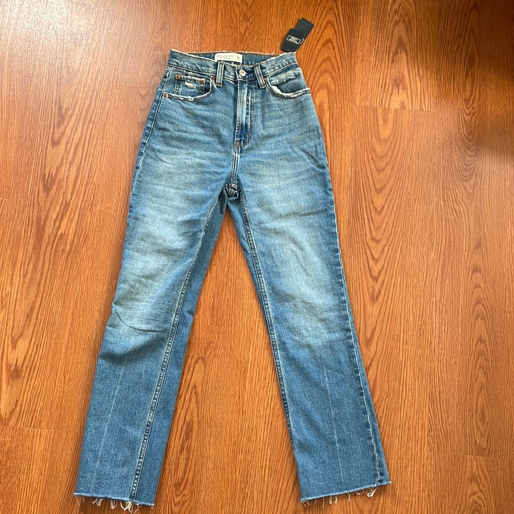 Abercrombie The Ankle Straight Ultra High Rise size 23/000 R NWT!